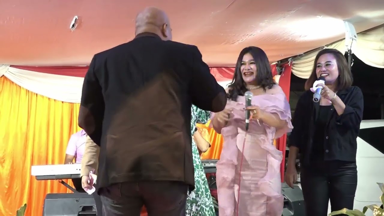 Novita   Barus Gitarena Ginting Rimta Desy 1 Panggung