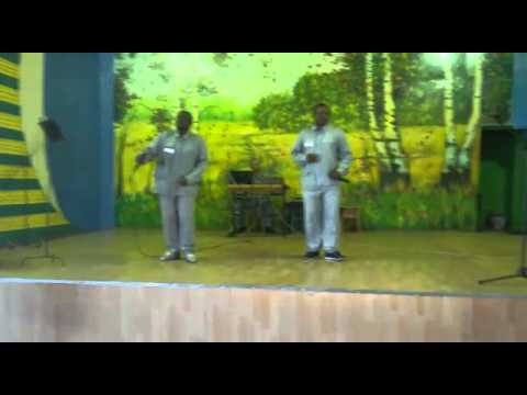 Камерунцы поют в колонии песню на казахском языке