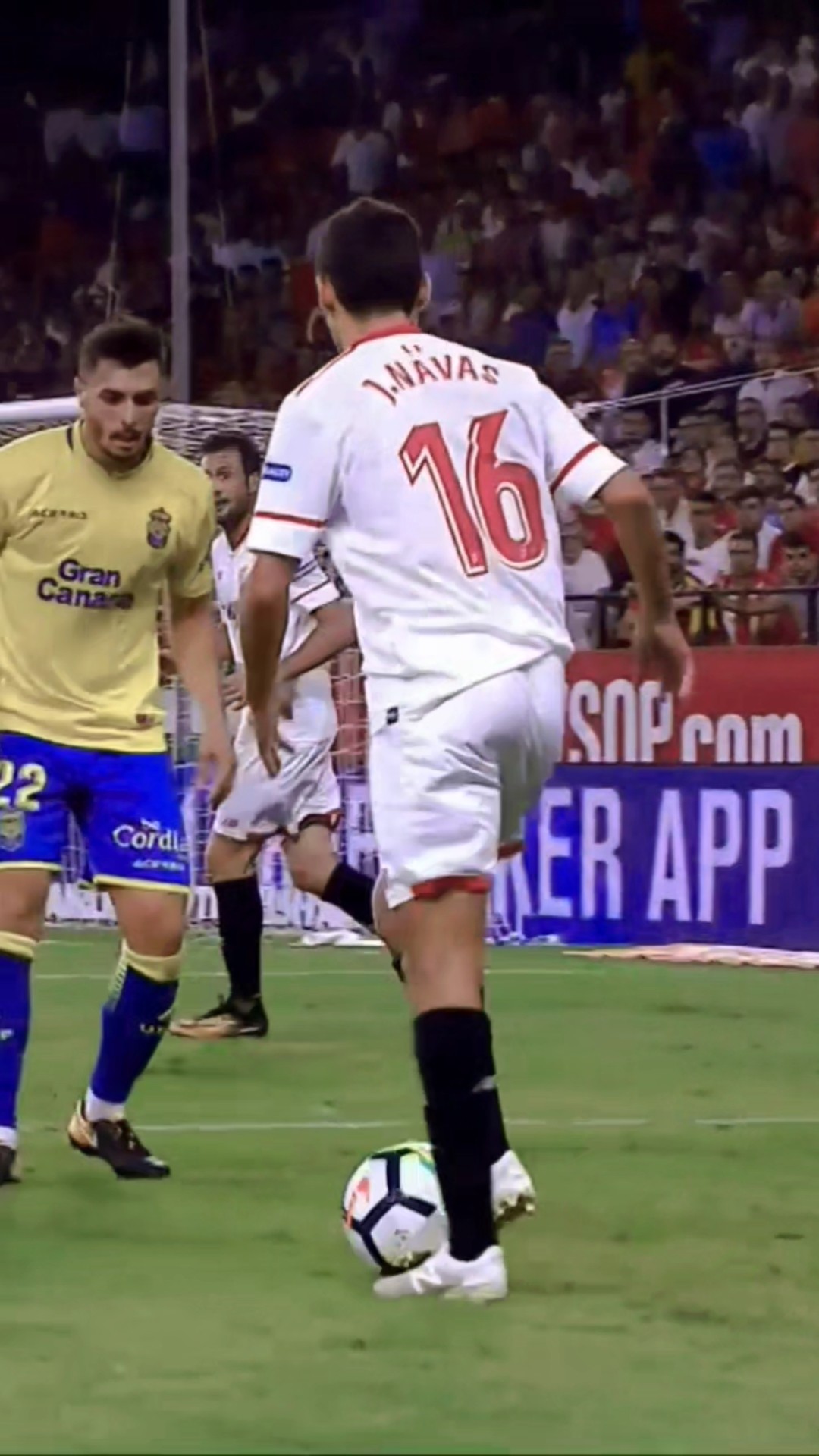 The Pizjuán will NEVER forget Jesús Navas ??⚪