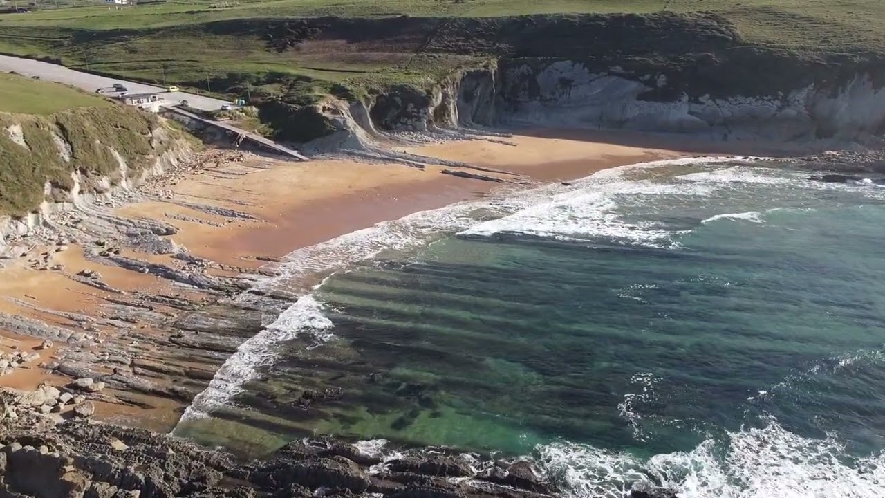 La Ballena de Oriñón y la Playa de Tagle, Cantabria, a vista de drone.
