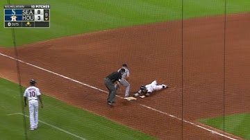 SEA@HOU: Gomez reaches third on double, error in 9th