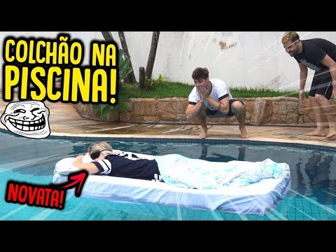 JOGUEI O COLCHÃO DA NOVATA NA PISCINA !! - TROLLANDO NOVATA [ REZENDE EVIL ]