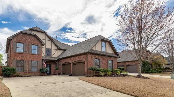 2360 CHALYBE TRL, HOOVER, AL Presented by Deborah ...