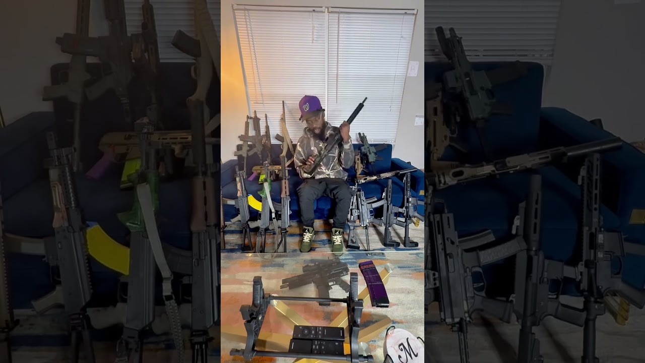 Она хочет большую собаку 🐾 | Смотрите полное видео о коллекции оружия на канале