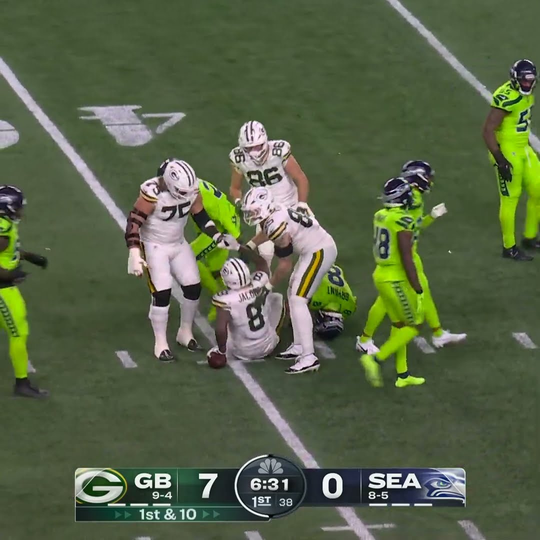 Josh Jacobs catches for a 21-yard Gain vs. Seattle Seahawks