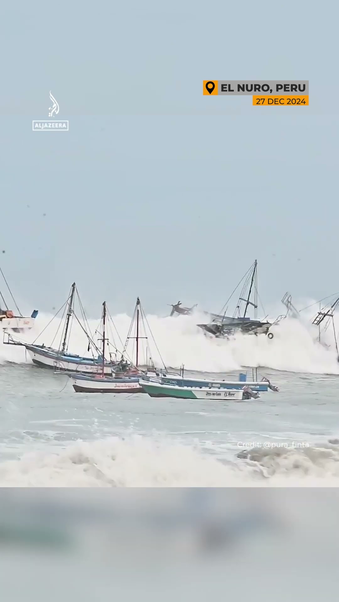 Powerful waves topple boats in northwest Peru | AJ #shorts