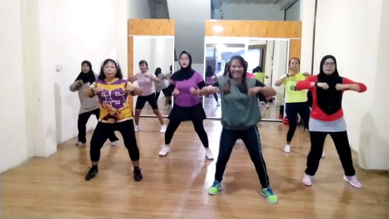 Senam kreasi@Rungkat@Sangar Putri Btp@