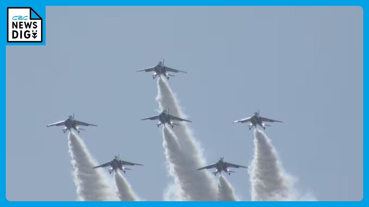 ブルーインパルスが愛知の空に 航空自衛隊小牧基地で航空祭 戦闘機や輸送機の展示も