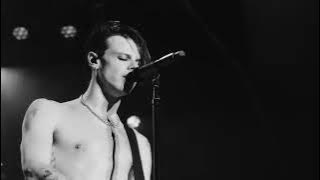 YUNGBLUD - Zombie - Live (Legendado / Tradução)