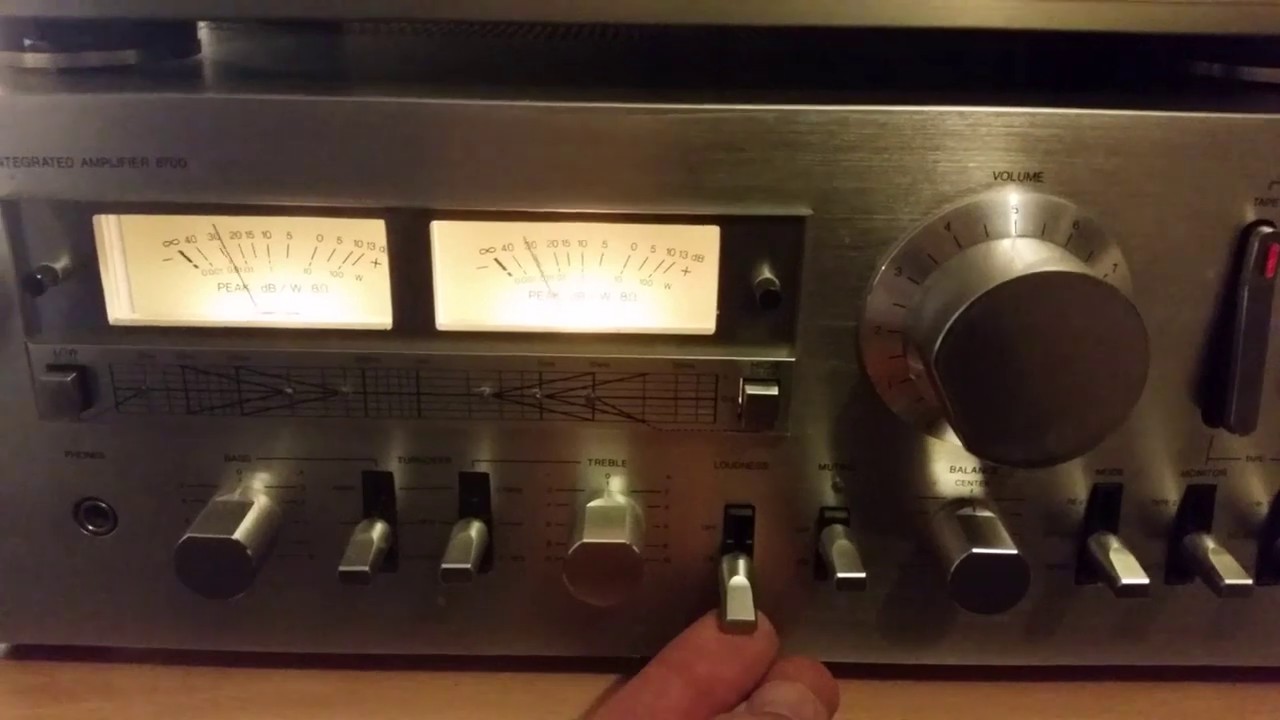 AIWA AA-8700 integrated amplifier, quick show. - YouTube