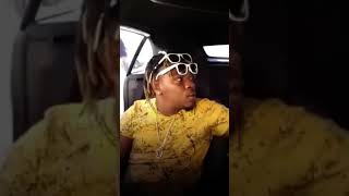 Man gets robbed while flexing money on his Facebook live !