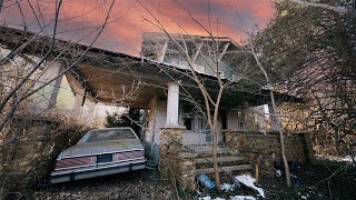 Left to the elements!  Untouched Abandoned American Family's Home