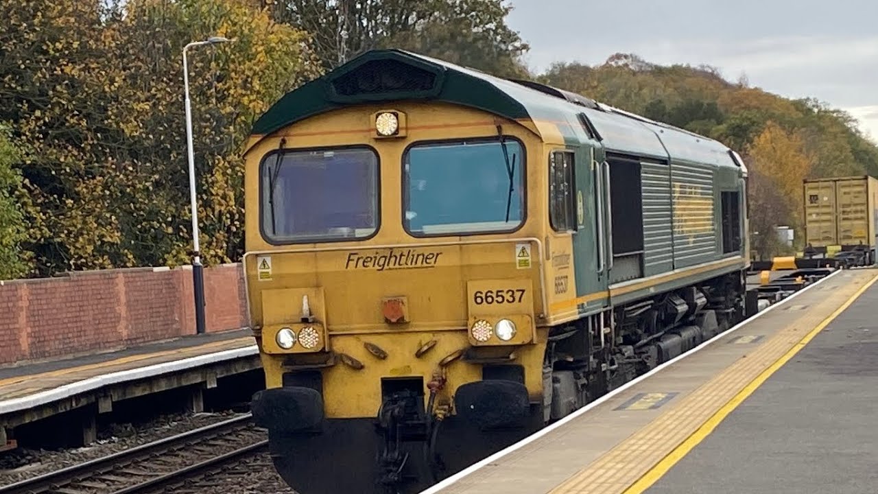66537 4E31 with 46 containers 11;51 running 19L Lea Road 4/11/2025