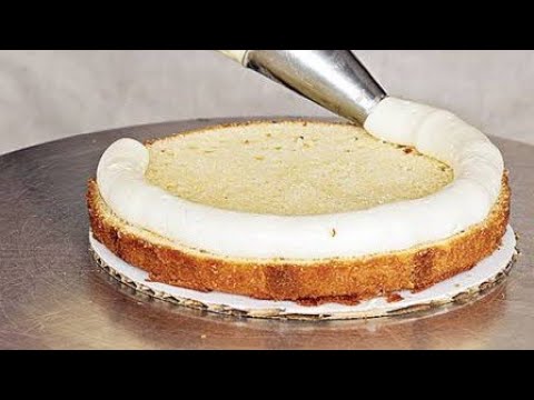 केक तयार करताना क्रीम कशी लावावी तेही आवश्यक  टिप्ससह .