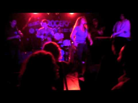 Heylady - "downtown" (kids of 88 cover) live at Ar...