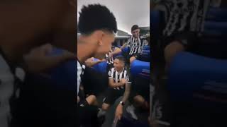 Zaracho em momento de descontração no ônibus do Galo!