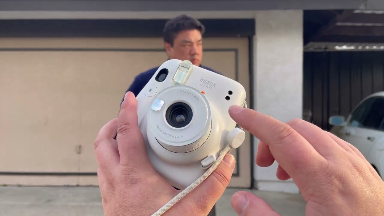 Fujifilm Instax Mini 11 (Ice White) Review | Auto Exposure +