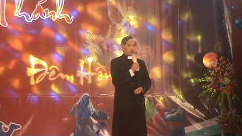 M2U00002   Cha Giuse Nguyễn văn Thoan  khai mạc đêm hoan ca giáng sinh  tại giáo xứ thượng lâm