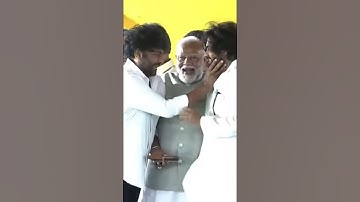 Chiranjeevi Holds Chin of Pawan Kalyan | Modi Hugs Pawan Kalyan and Chiranjeevi #pawankalyan #chiru