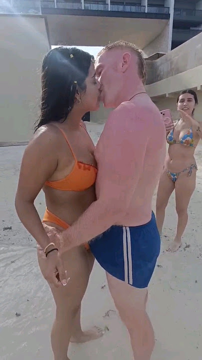 Hot Beach Kiss With Super Sexy Latina Mamacita 💋 🔥 #shorts #kiss #latina #latinas #besos #mexico