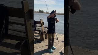 Рыбалка В Астрахани! Дети В Восторге! #Shorts #Дети #Рыба #Отдых