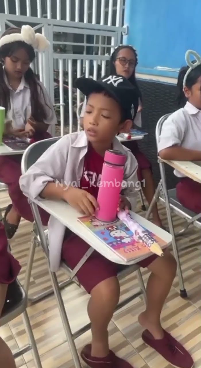Vidio kocak dan gokil @nyaikembang1nyaikembang1 /ketika pbagian vitamin di sekolah?
