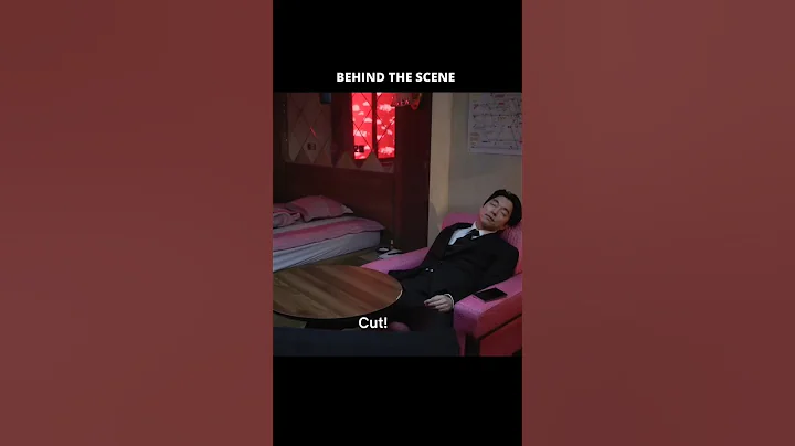 THE WAY HE FIXES HIS HAIR 😭😭 #squidgame #shorts #edit #salesman