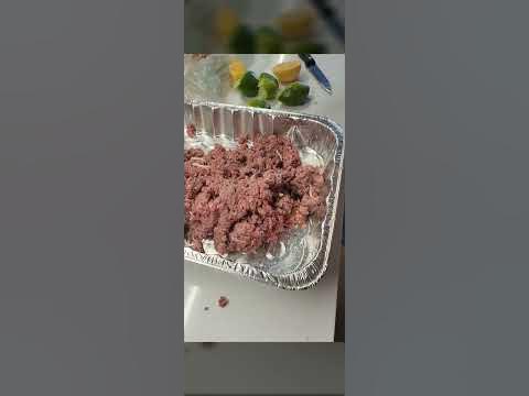 HOW TO SEASON GROUND BEEF & STUFF WITH MOZORELLA CHEESE - YouTube