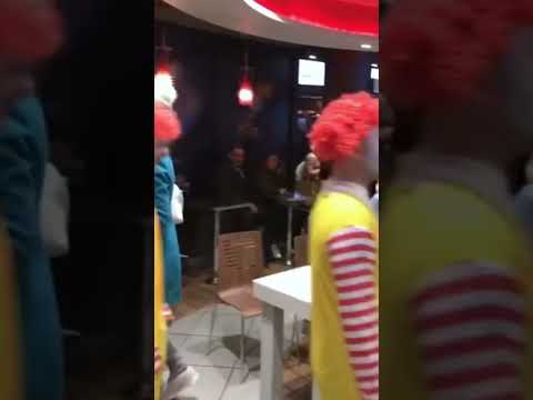 Бургер Кинг затроллил символ Макдоналдса ч.2 #рекламнаявойна #маркетинг #olyalolyaa