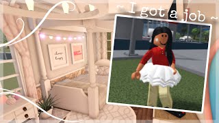 Moving Into My New House!! | Roblox Bloxburg Roleplay