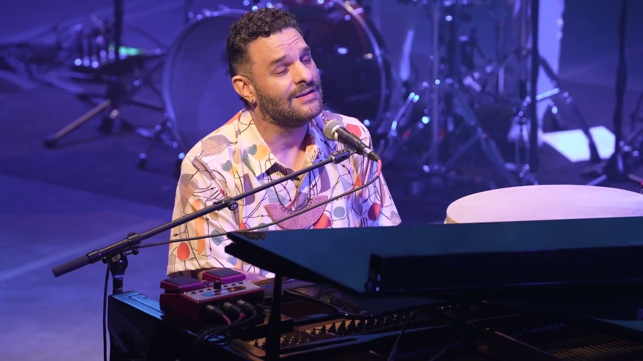 Adriano Grineberg - É Doce Morrer no Mar (Dorival Caymmi e Jorge Amado)