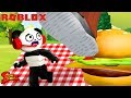 GIANT FOOD OBBY IN ROBLOX! Escape the Picnic Obby ! Let's Play Roblox with Combo Panda