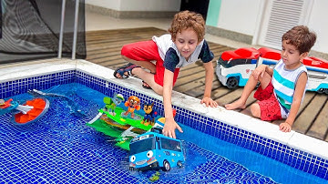 Afunda ou Boia na Piscina com Patrulha Canina - Vídeo Infantil - Paulinho e Toquinho