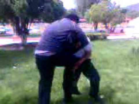 pelea de roberto javier wiwis jaime carlos y edwin...