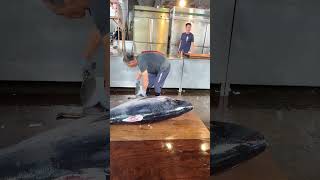 This Bluefin Tuna Stands No Chance Against A Razor Sharp Knife