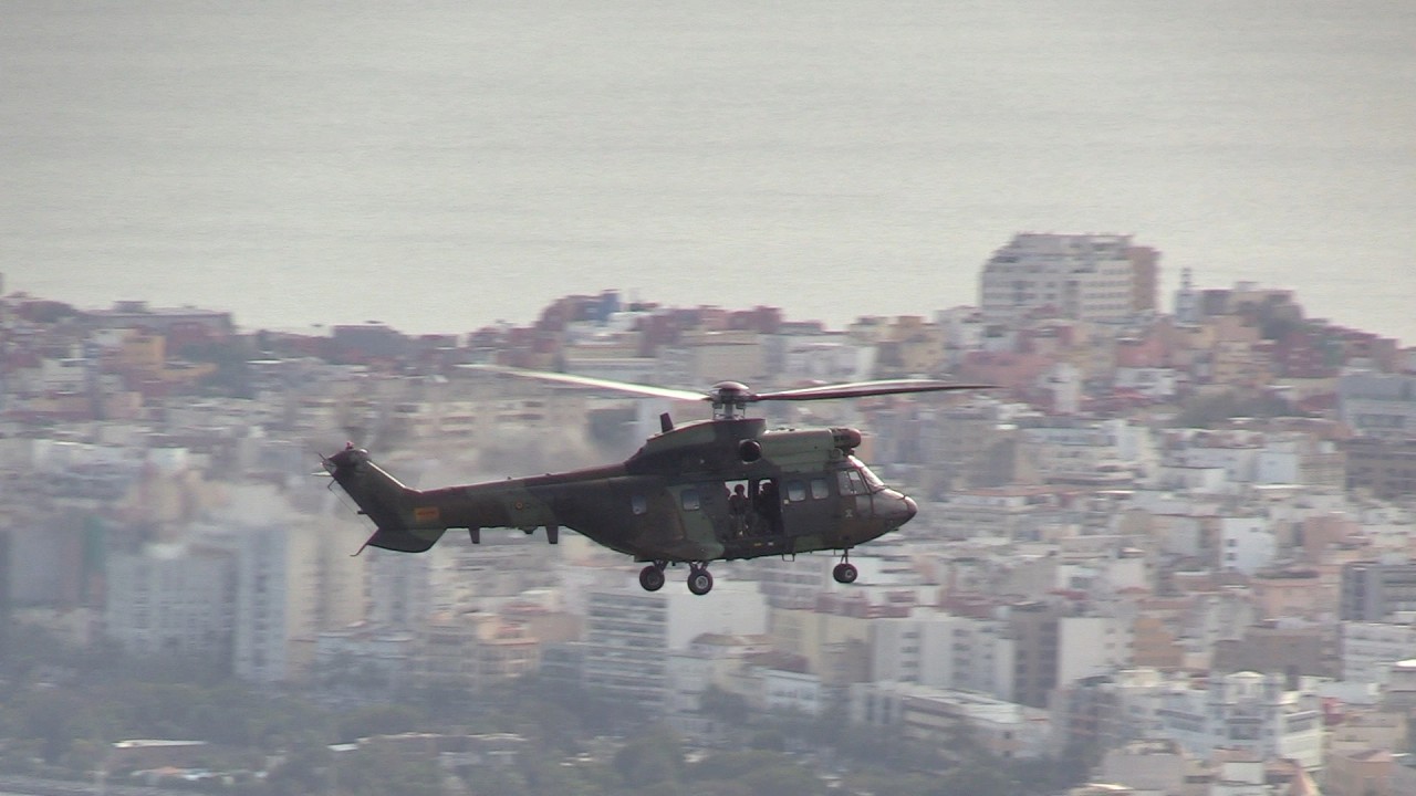 Espectaculares imágenes: Ceuta, escenario de ejercicios militares con helicóptero