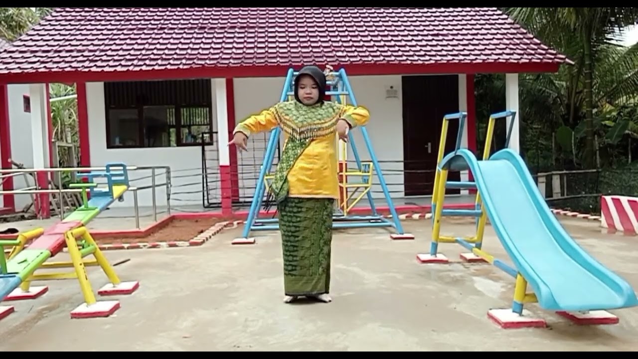 TARI GADIS MELAYU - PRAKTEK MENARI MATA PELAJARAN SENI BUDAYA,KELAS 9B/lXB MTs NEGERI 2 SAMBAS 