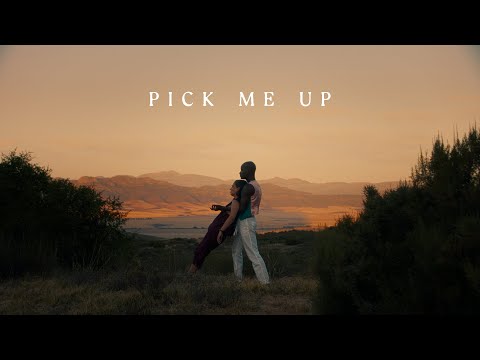 Смотреть клип Alice Merton - Pick Me Up