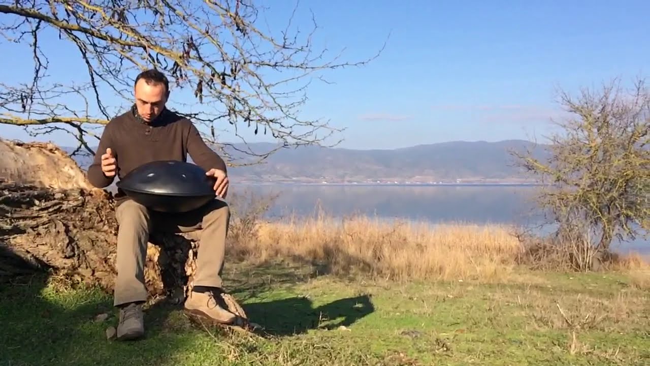 Papakyriakou Kyriakos improvise with Handpan
