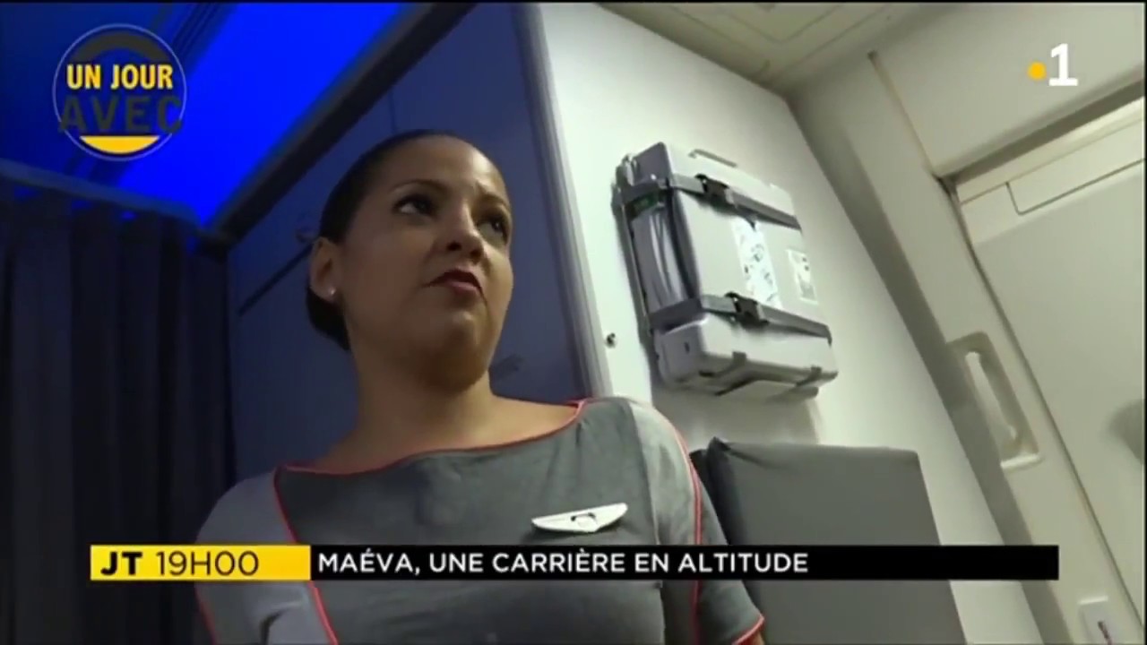 UN JOUR AVEC    Maëva, hôtesse de l'air