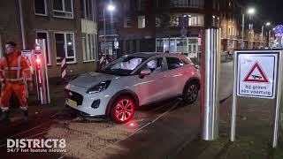 Opnieuw rijdt auto zich stuk op poller Hoefkade Den Haag