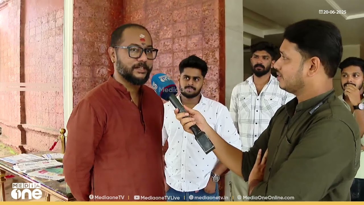 'രാവിലെ ​ഗോമാതാ കീ ജയ് വിളിച്ചിട്ട്, വൈകീട്ട് സുരേന്ദ്രനൊക്കെ രണ്ട് ബീഫ് റോസ്റ്റും തിന്നും... '