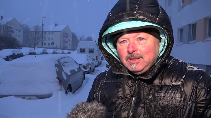 Schneechaos auf den Strassen: Ganze Strassenzüge kaum passierbar, Berufspendler kommen keine 100m.