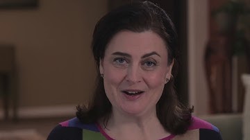 What color looks good on camera?  How To Look Good on Video Calls for Zoom FaceTime Skype