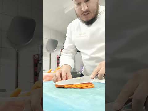 КАК БЫСТРО ПОРЕЗАТЬ МОРКОВЬ НА ПЛОВ #морковь #плов #ТЕХНИКАНАРЕЗКИ