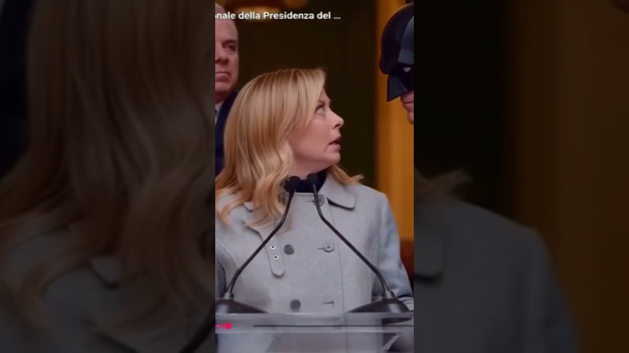 L'onorevole Giorgia Meloni terrorizzata da Batman