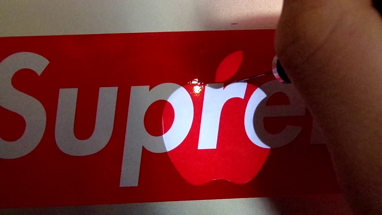 COMMENT CUSTOMISER SON MACBOOK AVEC UN AUTOCOLLANT SUPREME - YouTube