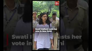 Swati Maliwal casts her vote in New Delhi #loksabhaelection2024 #phase6 #swatimaliwal