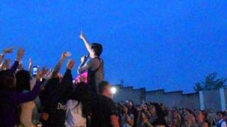 The Script jumps into the crowd (Ridgefield, WA)