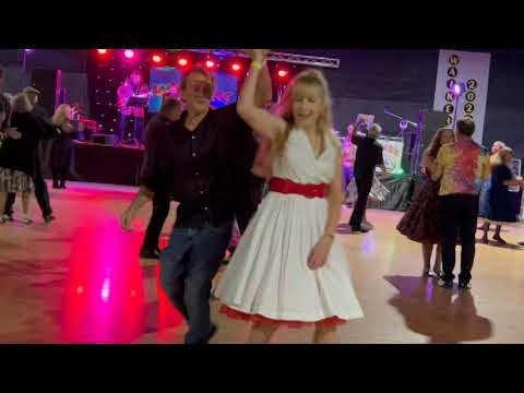 YouTube पर Choo choo ch'boogie-Bill Haley tribute-The Uptown Catz देखें
